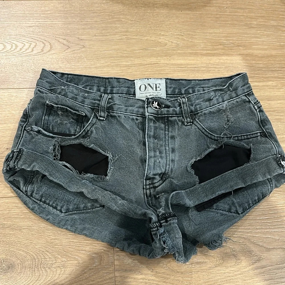 One Teaspoon Black Jean Shorts Distressed Low-Rise, size 26 - Picture 6 of 6